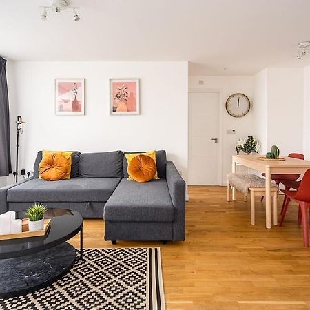 Contemporary City Centre Apartment With Parking باث المظهر الخارجي الصورة