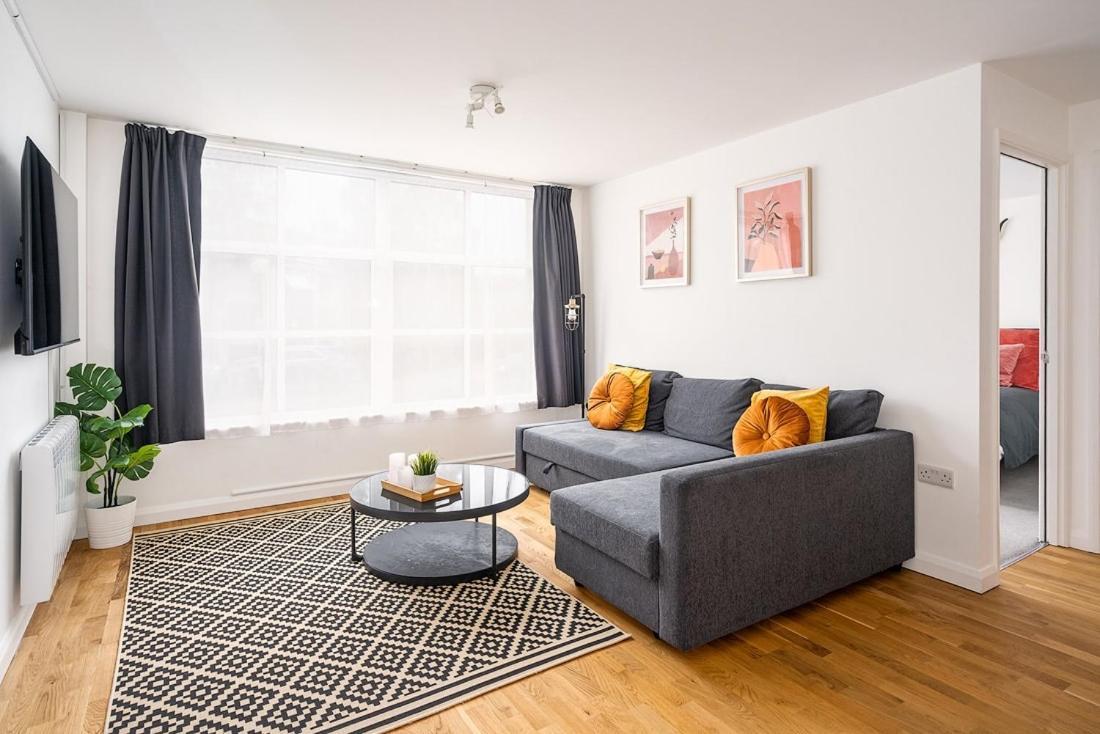 Contemporary City Centre Apartment With Parking باث المظهر الخارجي الصورة